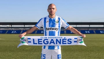 Braitwaite, presentado como jugador del CD Leganés.