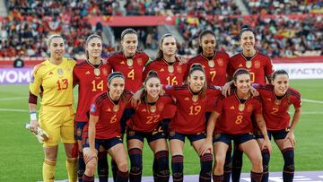 SEVILLA, 28/02/2024.- Las jugadoras de la selección española posan antes de la final de la Liga de Naciones Femenina entre España y Francia, este miércoles en el Estadio de La Cartuja en Sevilla. EFE/Julio Muñoz