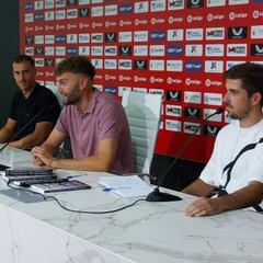 Fernando pone prólogo a ‘30 historias del Almería y otro ascenso palpitante’