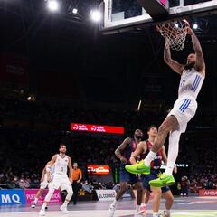 El Madrid deja pálido al Baskonia