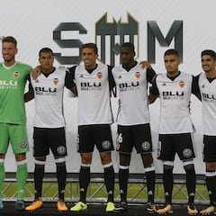 El Valencia presenta a sus 7 fichajes ante 6.000 aficionados