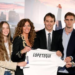 Lopetegui, su lado personal:
Su mujer Rosa Maqueda y sus tres hijos