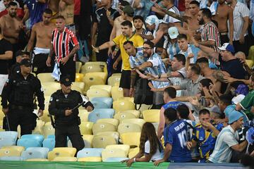 Las lamentables imágenes de la pelea en las gradas de Maracaná