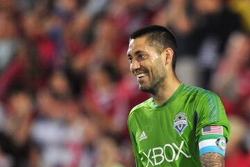 De los íconos de la Selección de Estados Unidos, después de la partida de Landon Donovan. Es quien se encarga de hacer los goles en el Sounders y es de los referentes de la liga. Es considerado regularmente con su representativo nacional, aunque no estará