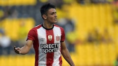 Estudiantes supo sufrir en su visita a Montevideo