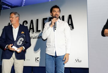 Llull, premiado por La Galerna, habla para los presentes.