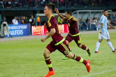 En 2014 Juan Pablo Añor saltó al fútbol profesional español de la mano del Málaga. Con los andaluces estuvo 4 temporadas en Primera, disputando con ellos 72 encuentros. Juanpi era un futbolista prometedor, pero las constantes lesiones además de los graves problemas deportivos y económicos del club malagueño le llevaron a ir perdiendo foco en el fútbol internacional, teniendo pasos posteriores por el fútbol árabe, griego y venezolano.. Tras algunos años sin ser convocado por la Vinotinto Juanpi volvió a jugar con la selección en marzo y junio en las victorias ante Perú y Bolivia