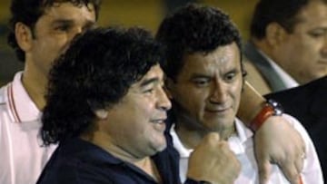 <b>CON LOS AMIGOS</b>. El 'pibe' se ha reunido en Bolivia con su amigo Marco Antonio 'Diablo' Etcheverry en una de sus pocas apariciones públicas en Bolivia.