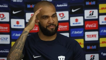 Dani Alves firmó su contrato con Pumas