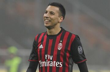 El lateral argentino tuvo en el AC Milan su única experiencia europea. Llegó a Rayados procedente del equipo rossonero para 2017.
