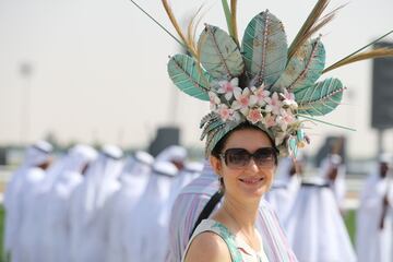 Sombreros excéntricos y glamour en Dubai