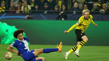 Soccer Football - Champions League - Quarter Final - Second Leg - Borussia Dortmund v Atletico Madrid - Signal Iduna Park, Dortmund, Germany - April 16, 2024  Borussia Dortmund's Julian Brandt in action with Atletico Madrid's Axel Witsel REUTERS/Wolfgang Rattay