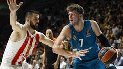 BELGRADE, SERBIA - MARCH 30: Luka Doncic (R) of Real Madrid in action against Branko Lazic (L) of Crvena zvezda during the 2017/2018 Turkish Airlines EuroLeague Regular Season game between Crvena Zvezda mts Belgrade and Real Madrid at Aleksandar Nikolic Hall on March 30, 2018 in Belgrade, Serbia. (Photo by Srdjan Stevanovic/Getty Images)