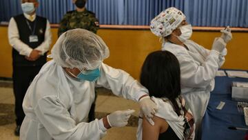 Curva del coronavirus en Colombia, hoy 2 de octubre. Casos y muertes relacionadas con el covid-19 en el país. Actualmente hay 15.993 positivos activos.