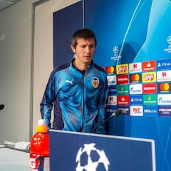 Celades: "Es una suerte tener a Parejo en nuestro equipo"