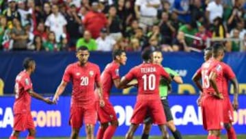 El delantero panameño Luis Tejada fue expulsado en el minuto 25 del primer tiempo.