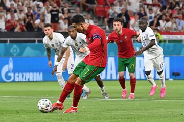1-0. Cristiano Ronaldo marca de penalti el primer gol.
