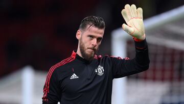MANCHESTER, ENGLAND - SEPTEMBER 29: David De Gea of Manchester United acknowledges the fans as he warms up prior to the UEFA Champions League group F match between Manchester United and Villarreal CF at Old Trafford on September 29, 2021 in Manchester, En