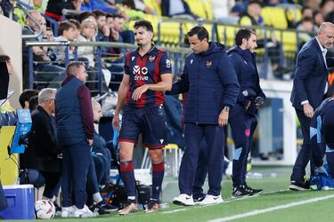 El Levante se vuelve a enganchar al tren del playoff, tras su contundente victoria ante el Villarreal B. Álex Muñoz inició el triunfo con su segundo tanto de la temporada, recogiendo un rechace tras una falta en la que Iker Álvarez no estuvo acertado, dejando la pelota muerta.