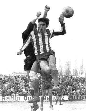 El asturiano llegó traspasado al Betis en 1979, donde lograría  su mejor racha goleadora, consiguiendo treinta tantos en las dos temporadas que permaneció. 