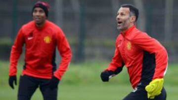Ashley Young y Ryan Giggs, se ejercitan antes de viajar a Alemania.