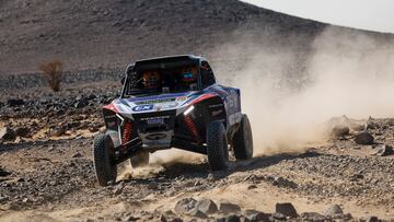 Pau Navarro, con el Taurus en el Dakar 2026.