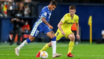 Juan Foyth, contra Tello en el &uacute;ltimo partido entre el Villarreal y el Betis. 