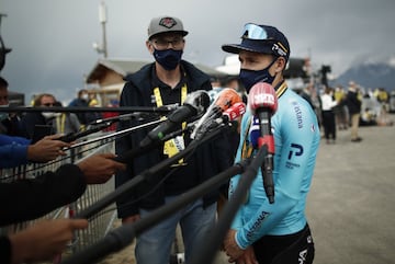 Miguel Ángel López, colombiano del Astana, ganó la etapa reina del Tour en su primera participación en la carrera francesa. Rigoberto Urán perdió tiempo y es sexto de la general. Roglic sigue líder. 