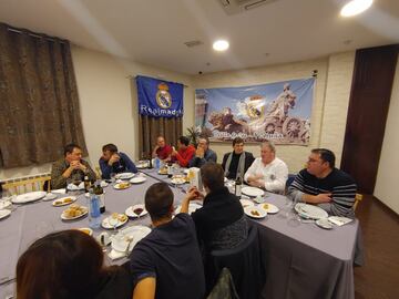 La Pe?a A Marea Blanca de Cee celebr車 su sexto aniversario en el hotel-restaurante Insua de la localidad coru?esa. Acudi車 el exportero Agust赤n.