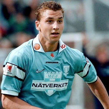 Zlatan inició su carrera como futbolista profesional en Malmö F.F en 1999.