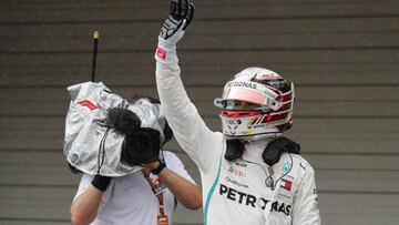 Hamilton logra la pole con un nuevo error de Vettel y Ferrari