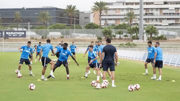 Jugadores del Málaga durante un entrenamiento.