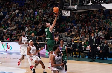 El Unicaja arrasa al Estrasburgo e impone su autoridad en la Champions