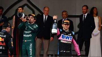 Alonso y Ocon celebran el podio en el GP de Mónaco.
