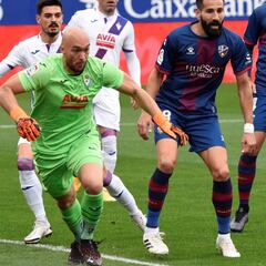 Dmitrovic evita la primera victoria del Huesca