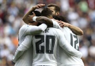 Celebraci¨®n del gol de Jes¨¦ que hace el 3-1 ante Las Palmas.