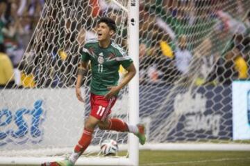 El 29 de enero de 2014, Alan Pulido marcó el mejor debut de un futbolista mexicano con la Selección. Triplete para decorar el 4-0 sobre Corea del Sur.