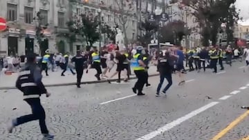 Los hooligans ingleses la lían en Portugal: botellazos, peleas...