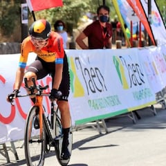 Pello Bilbao vuela en la crono y es nuevo campeón de España