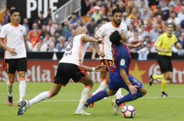 Abdennour le hizo penalti a Luis Suárez.