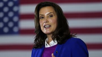 Archivo: Esta foto de archivo del 16 de octubre de 2020 muestra a la gobernadora de Michigan, Gretchen Whitmer, hablando durante un evento en el Beech Woods Recreation Center, en Southfield, Michigan.