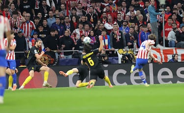 El mediocentro sustituyó a Griezmann en el minuto 62 y en el 72 recibió un balón en el área que tras un recorte, la puso en la escuadra de la portería belga.