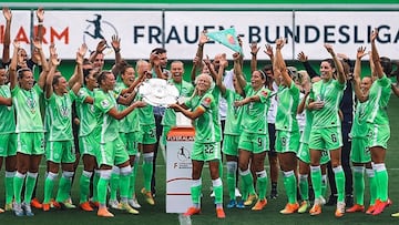 El Wolfsburgo recibió el título de la Bundesliga.