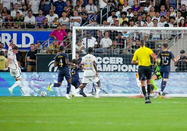 El delantero serbio de la Juventus setenció el partido empujando el balón al fondo de la red cuando el partido ya agonizaba.