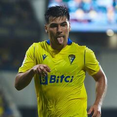 "Diestra de oro": los elogios que recibe Alarcón en España