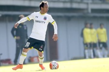 Futbol, Nublense vs Colo Colo.
Copa Chile 2016.
El jugador de Colo Colo Michael Rios controla el balon durante el partido de Copa Chile contra Nublense disputado en el estadio Nelson Oyarzun de Chillan, Chile.
09/07/2016
Andres Pina/Photosport**************