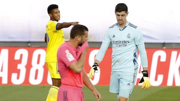 Lozano celebra el 0-1 del C&aacute;diz ante un triste Courtois.
 
 