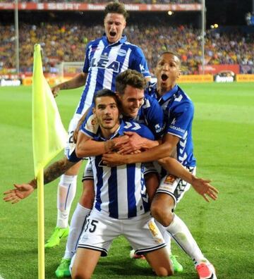 El Alavés llegó a la final de la Copa del Rey jugando contra el FC Barcelona, anotando Theo el único gol de su club que finalmente perdió 3-1.