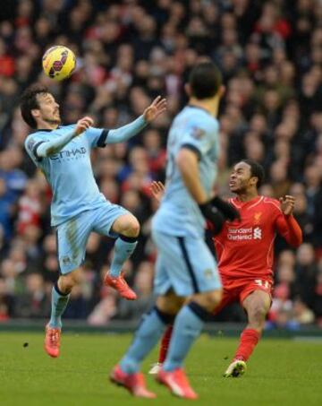 Henderson y Coutinho marcaron para el Liverpool, mientras que Dzeko hizo lo propio para los 'ciudadanos'.