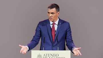 El presidente del Gobierno en funciones y secretario general del PSOE, Pedro Sánchez, interviene durante un encuentro en el Ateneo de Madrid, a 4 de septiembre de 2023, en Madrid (España). Sánchez ha sido el primer invitado al Ateneo de Madrid, en el comienzo de un ciclo de conferencias políticas. El acto tiene lugar al día siguiente de inaugurar el nuevo curso político con un acto del PSOE en Málaga, en calidad de secretario general de los socialistas. Además, el encuentro tiene lugar en plena ronda de contactos del líder del PP, para la sesión de investidura que se celebrará el 26 y 27 de septiembre y para la que por el momento no cuenta con los apoyos necesarios para ser presidente.
04 SEPTIEMBRE 2023;VERANO;ATENEO;VUELTA;CURSO POLITICO
Eduardo Parra / Europa Press
04/09/2023